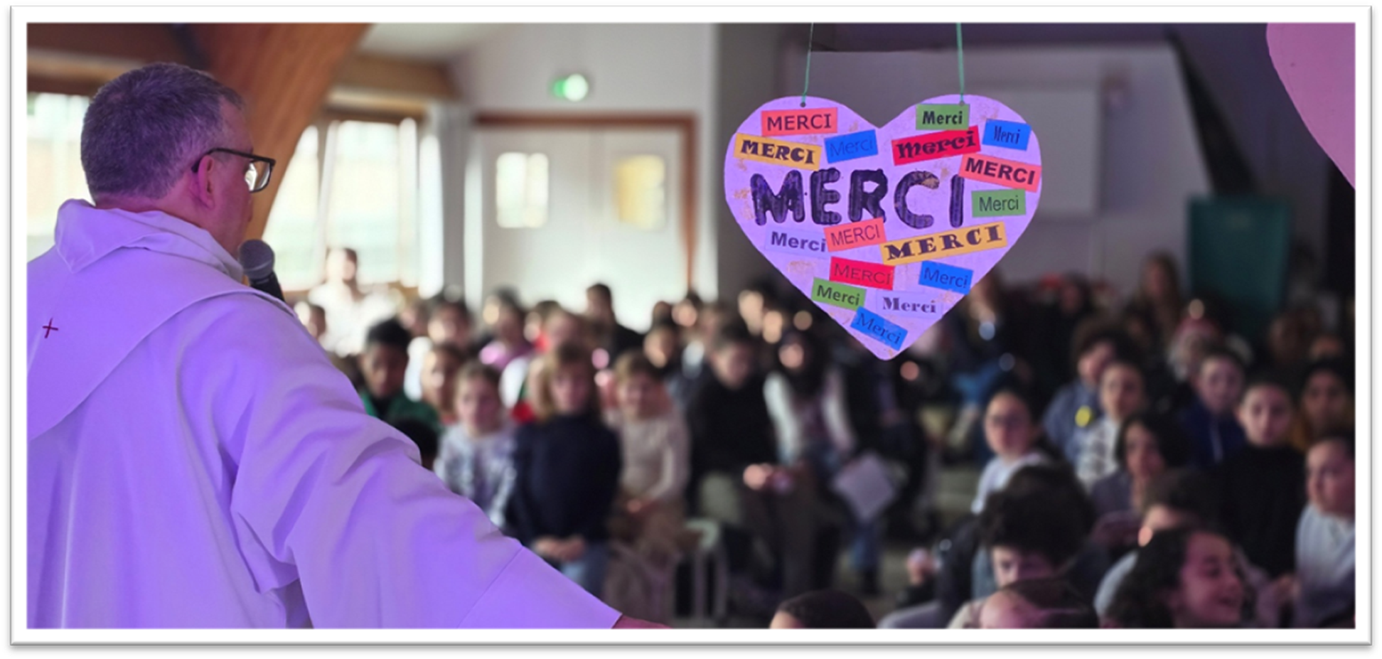 Une image contenant habits, Visage humain, personne, homme
Le contenu généré par l’IA peut être incorrect.